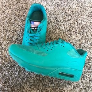 Teal Nike Air Max Tennis Shoes